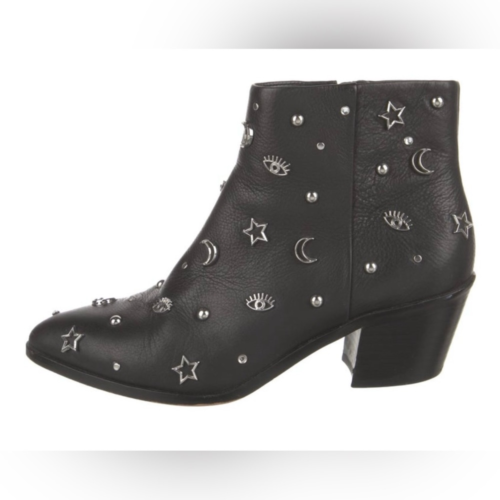 Stunning Black Short cowboy boots! Women’s 6 in leather!